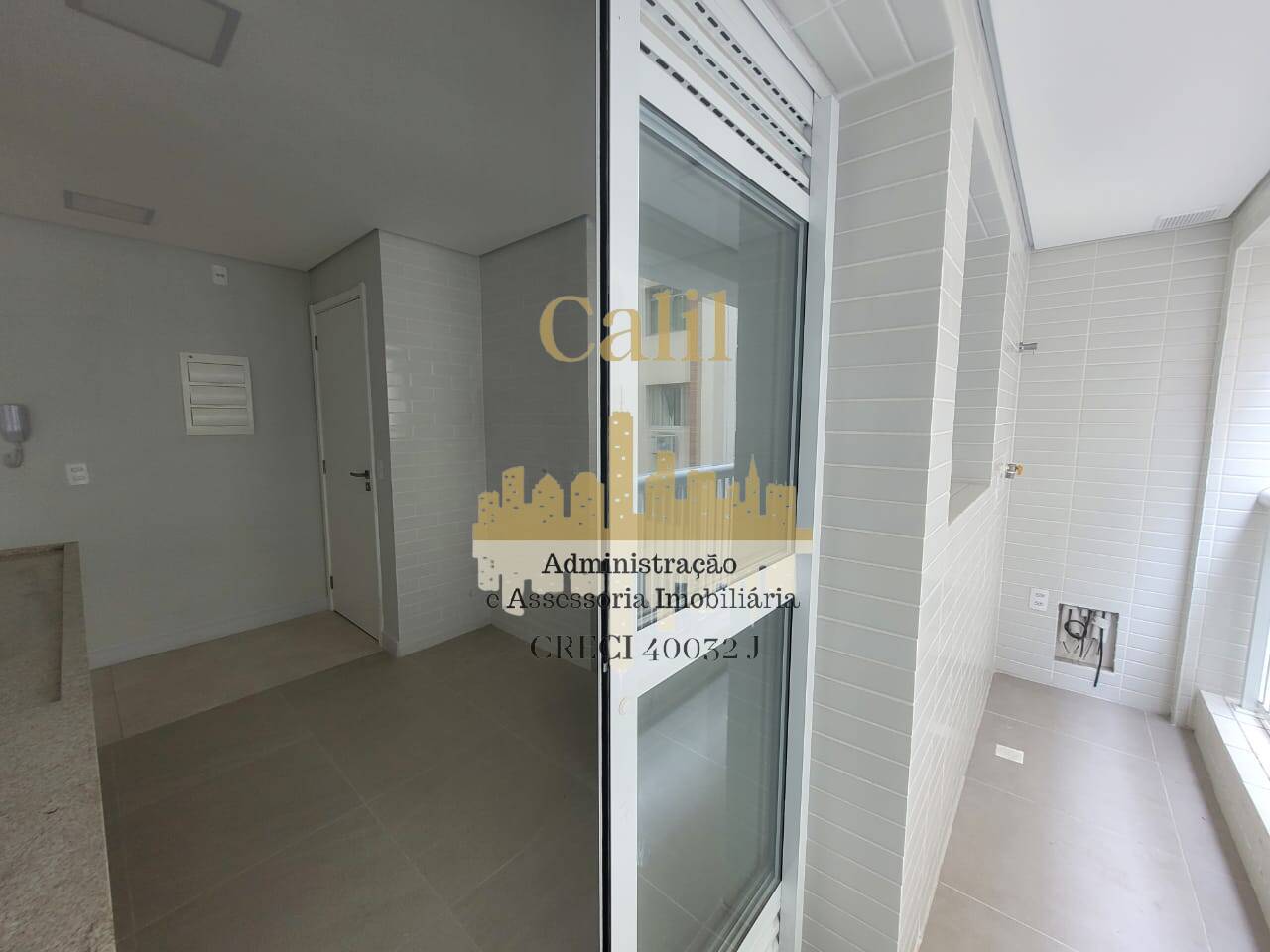 Apartamento à venda com 2 quartos, 82m² - Foto 2