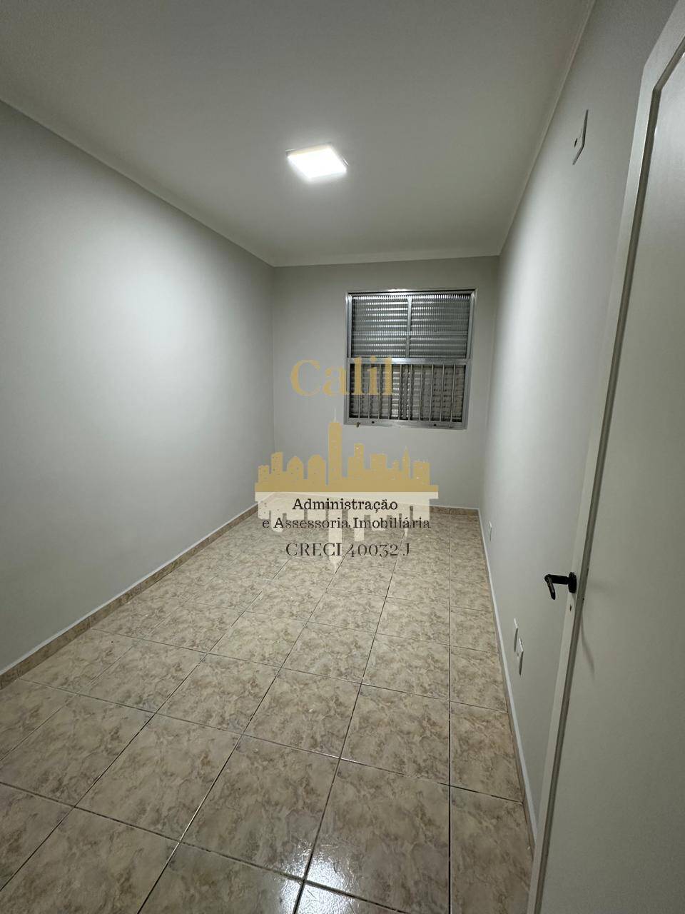 Apartamento à venda com 2 quartos, 81m² - Foto 2